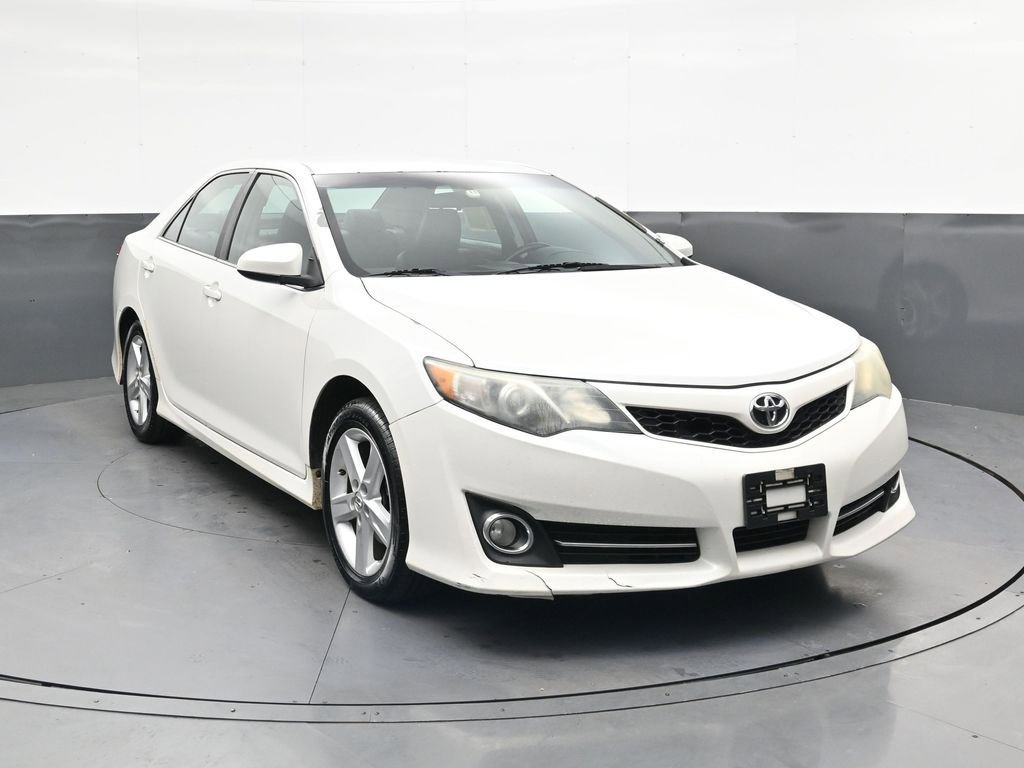 Used 2014 Toyota Camry SE FWD video 1