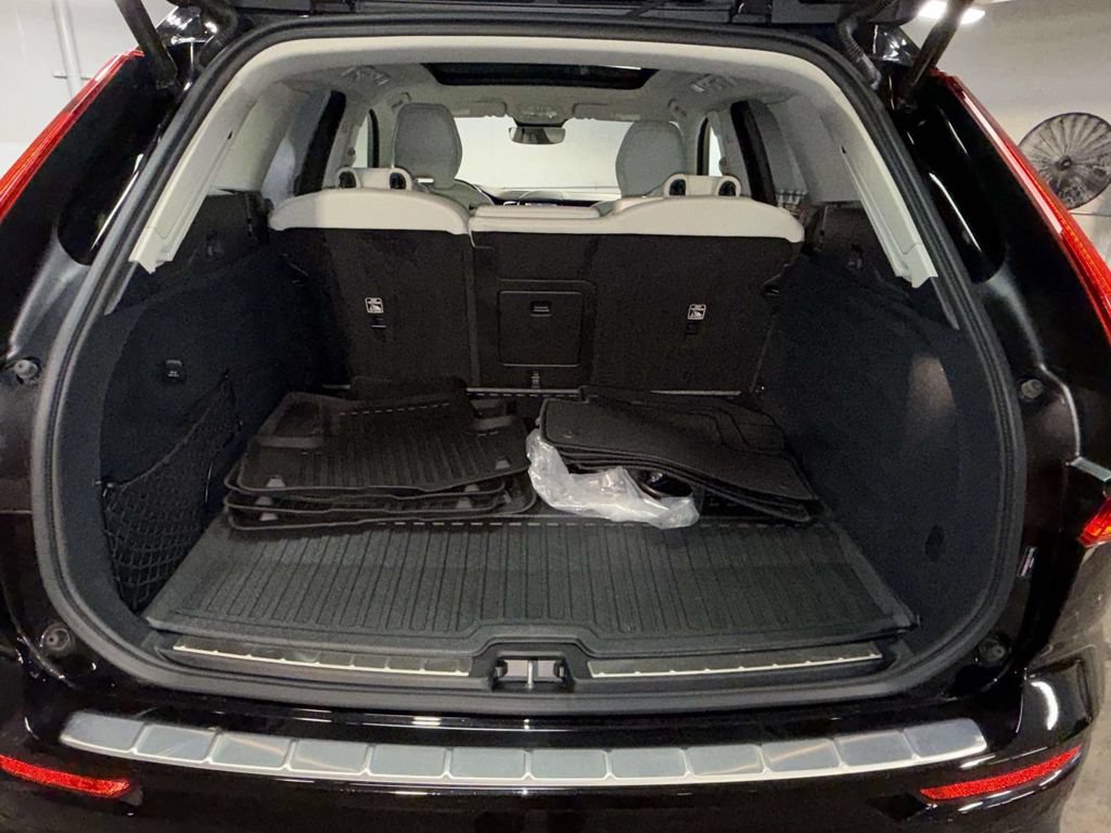 Used 2025 Volvo XC60 T8 Plus w/ Protection Package Premier AWD/4WD image 17