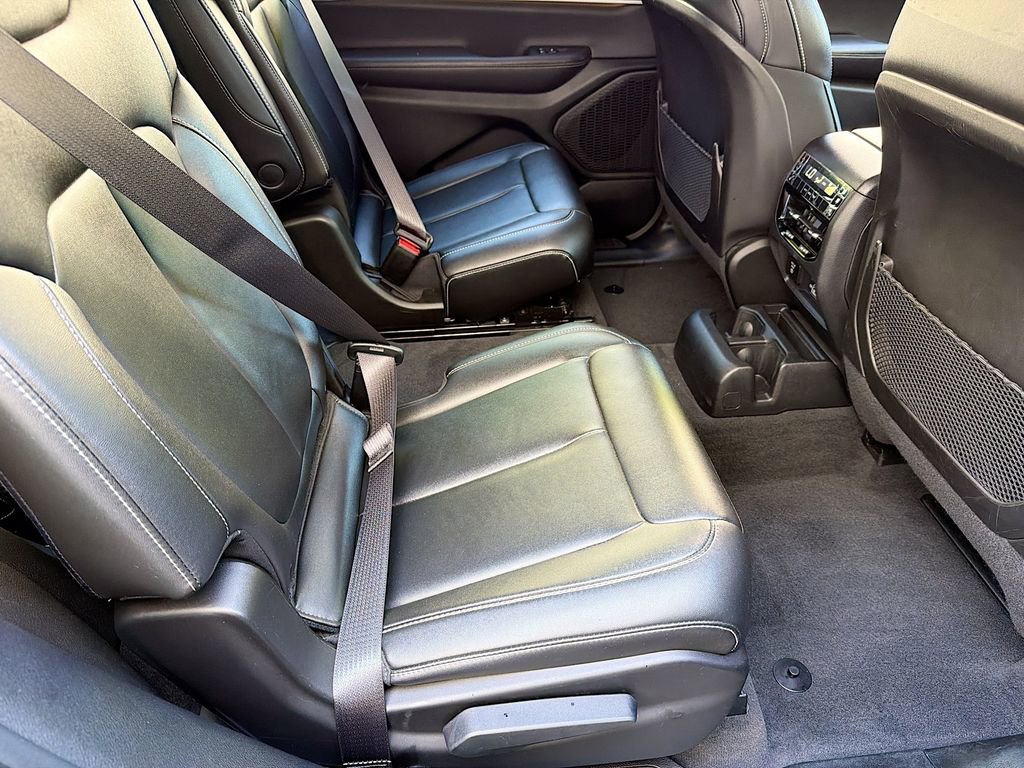 Used 2023 Jeep Grand Cherokee L Limited image 31