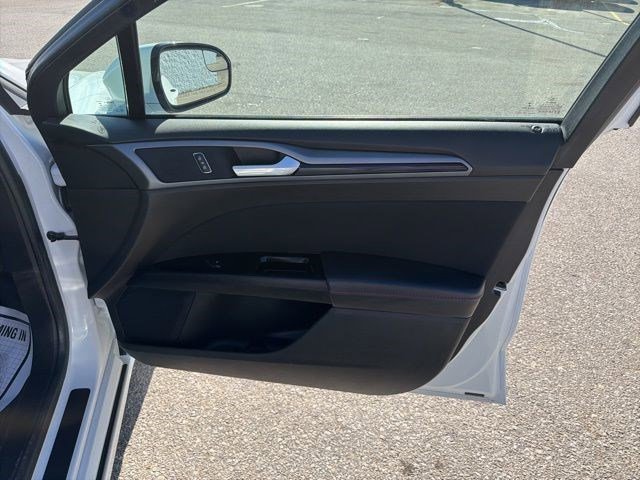 Used 2014 Ford Fusion SE FWD image 18