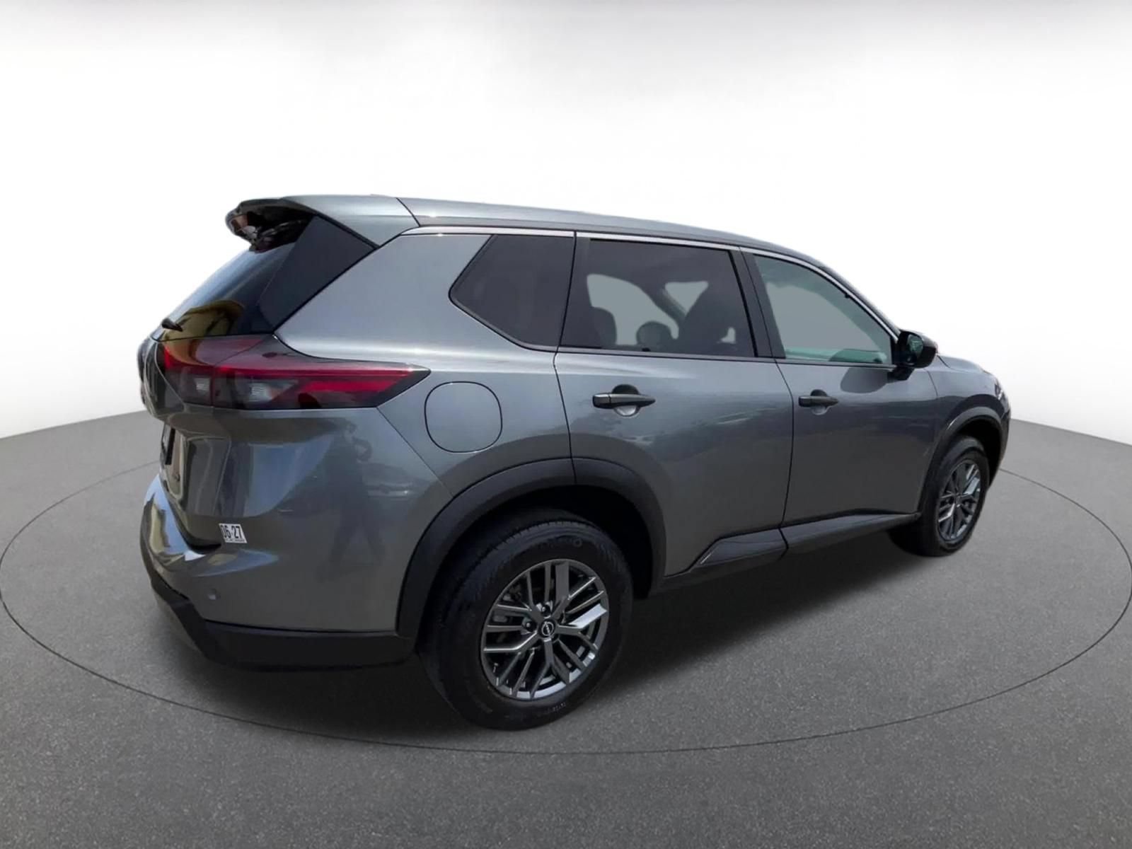 Used 2024 Nissan Rogue S AWD/4WD image 13