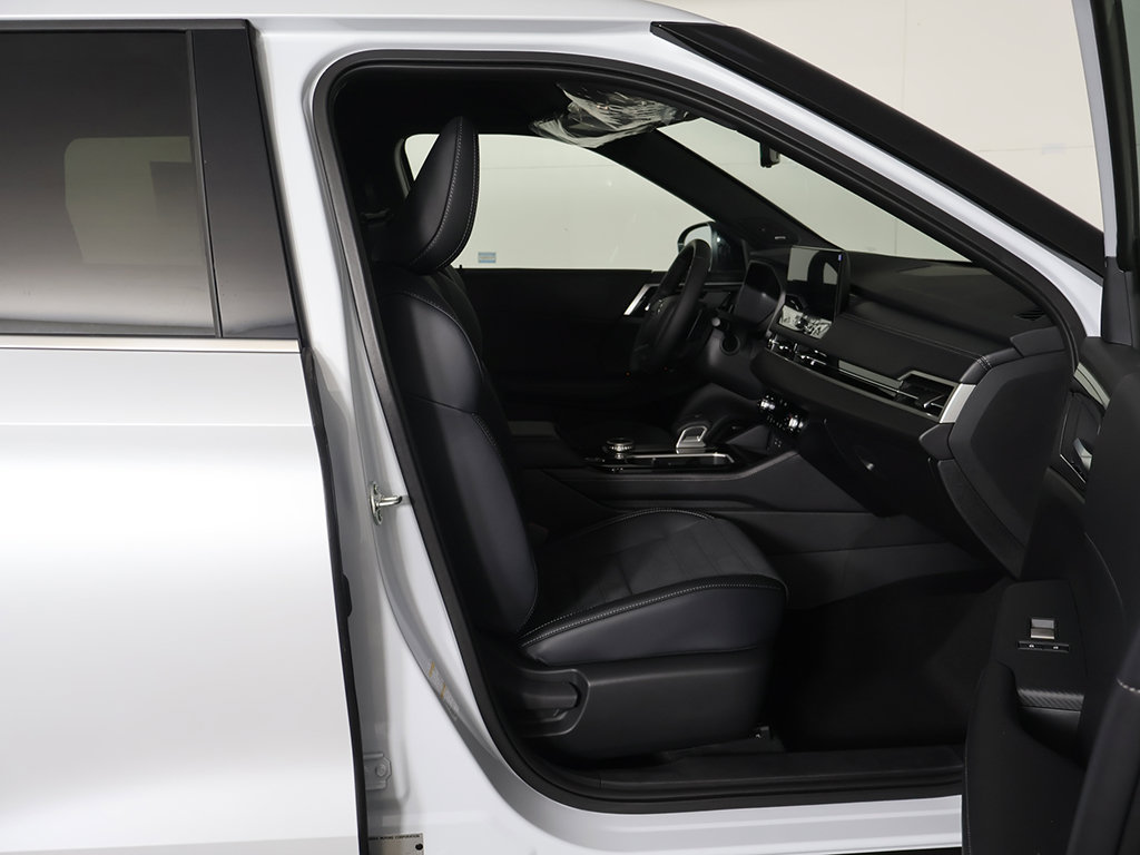 New 2026 Mitsubishi Outlander LE AWD/4WD image 29