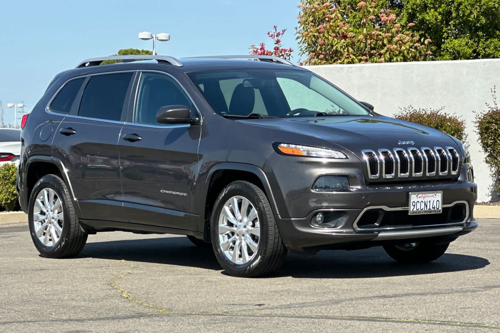 Used 2018 Jeep Cherokee Overland AWD/4WD image 5