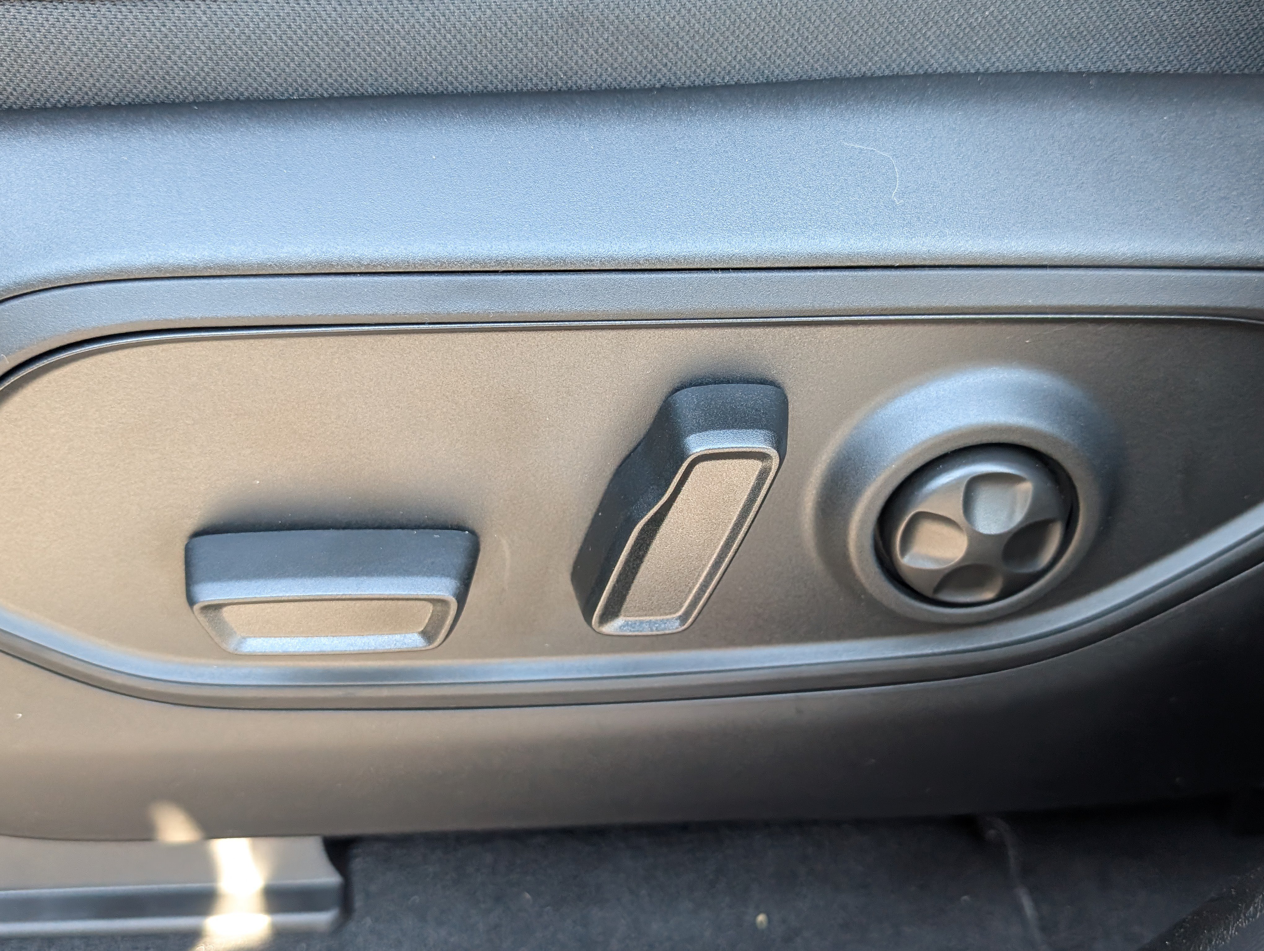 New 2025 Jeep Grand Cherokee Altitude AWD/4WD image 18