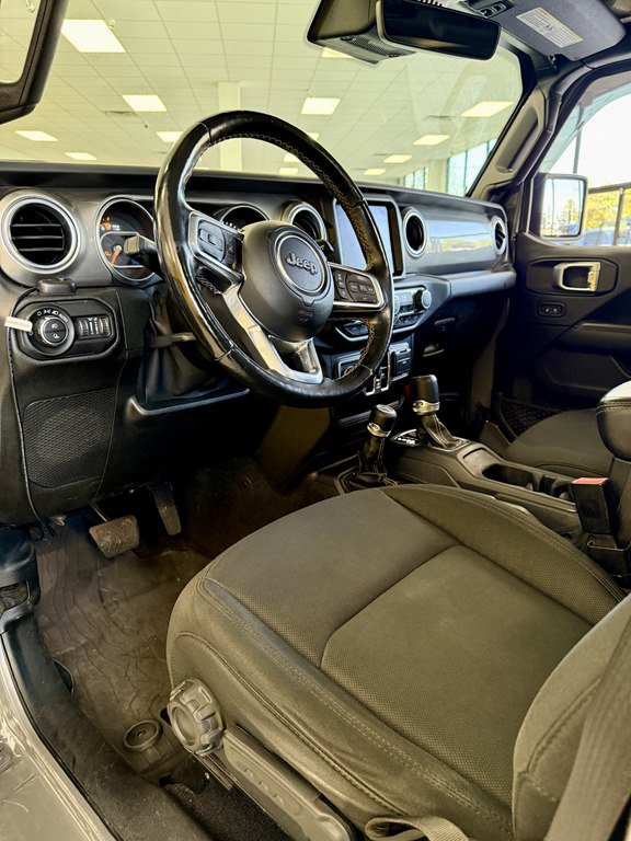 Used 2020 Jeep Gladiator Overland image 13