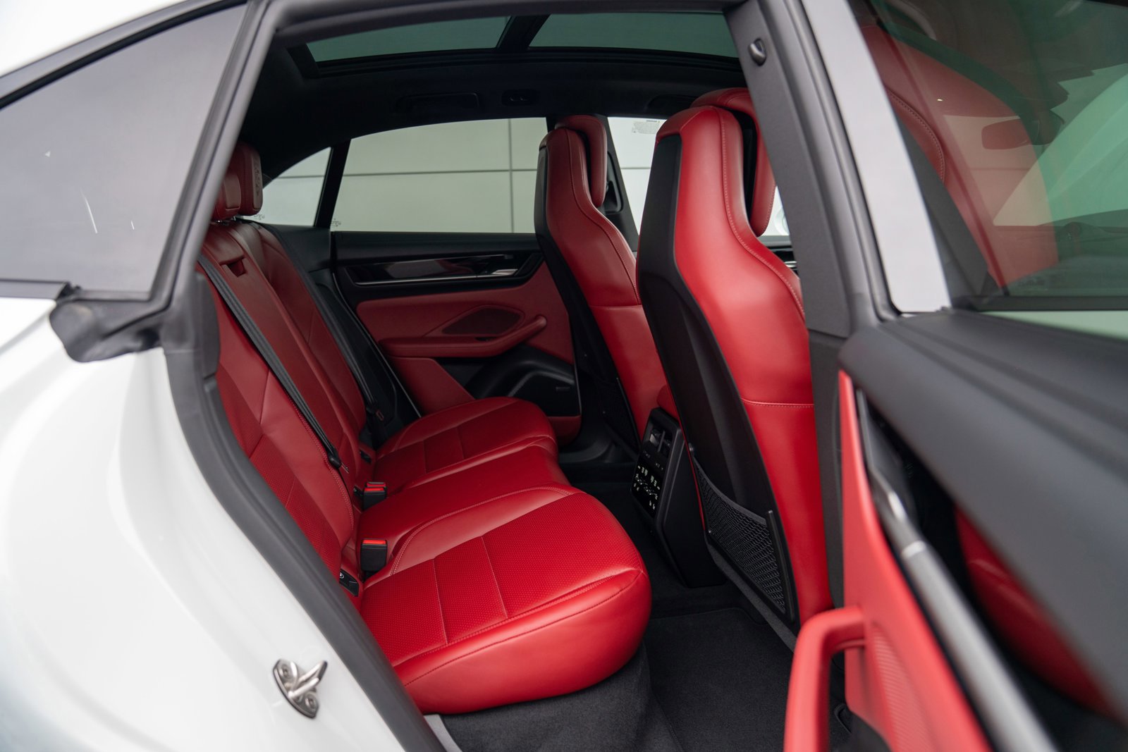 New 2026 Porsche Macan 4S Electric AWD/4WD image 25