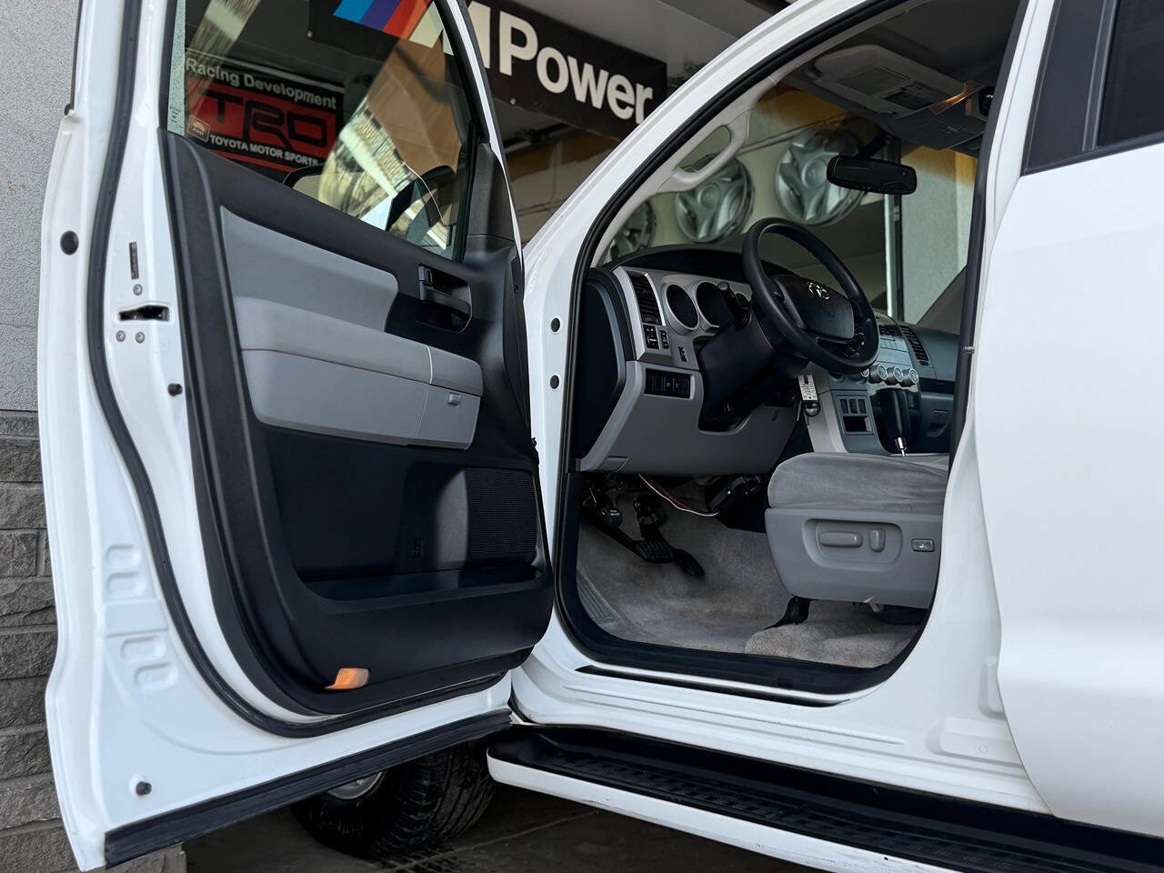 Used 2008 Toyota Sequoia SR5 image 3