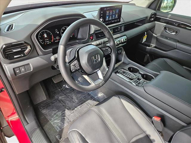 New 2025 Honda Pilot Touring image 3