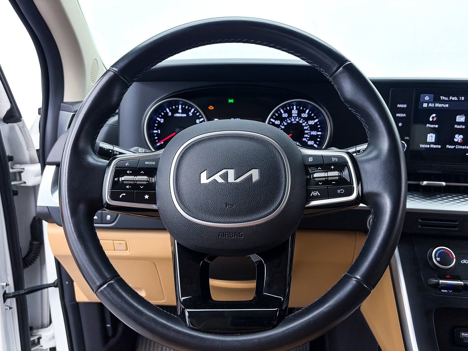 Used 2022 Kia Carnival LX image 31