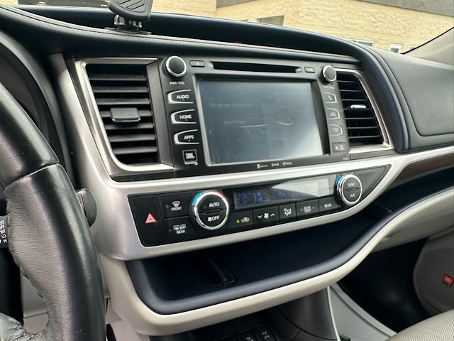 Used 2016 Toyota Highlander Limited w/ Four Season Floor Mat Package AWD/4WD image 24