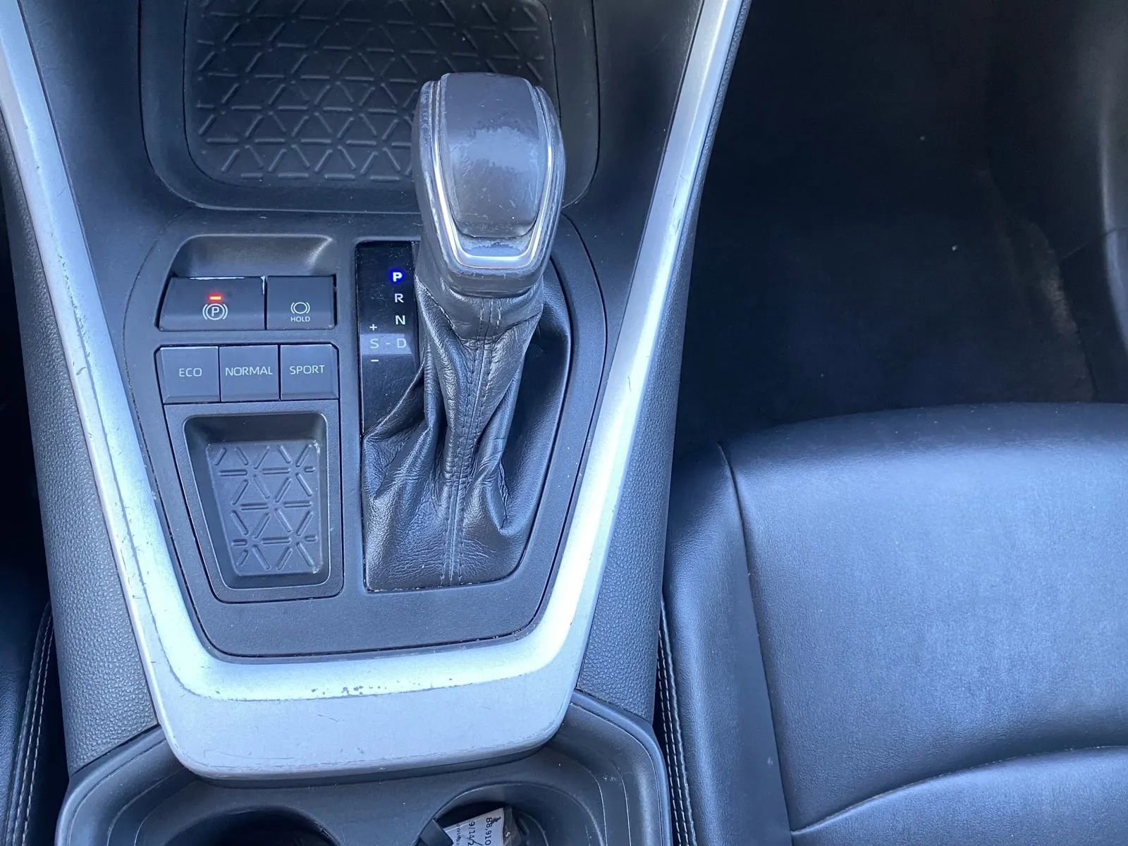 Used 2020 Toyota RAV4 XLE Premium image 13