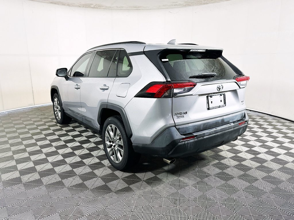 Used 2022 Toyota RAV4 XLE Premium AWD/4WD image 5