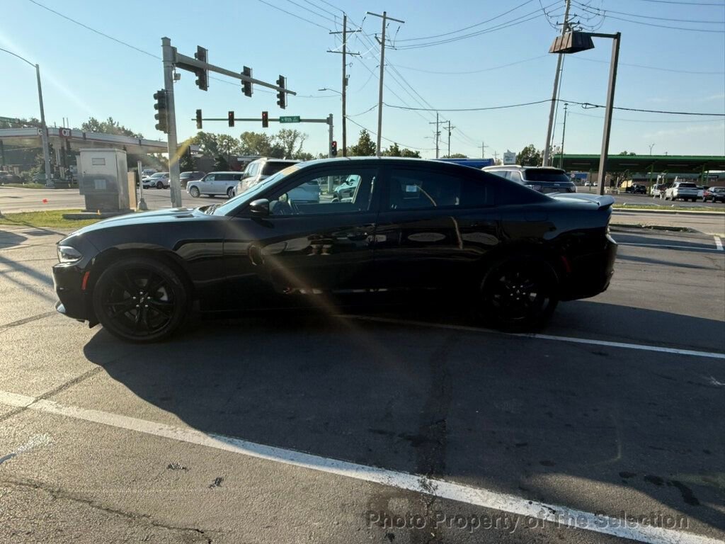 Used 2017 Dodge Charger SE w/ Blacktop Package image 9