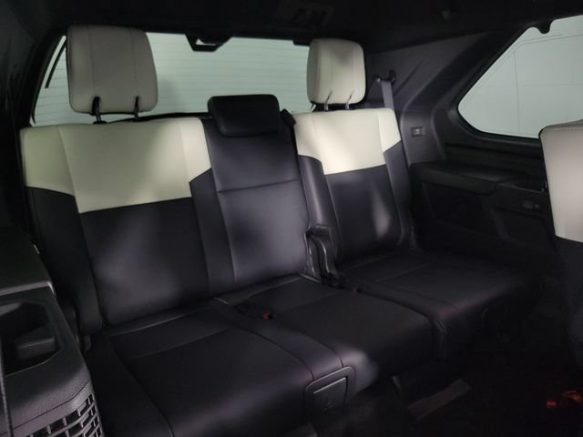 Used 2025 Toyota Sequoia Capstone AWD/4WD image 16