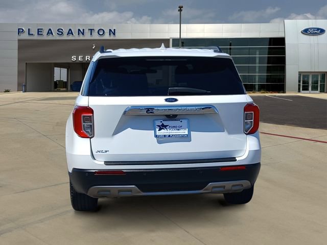Used 2023 Ford Explorer XLT w/ Equipment Group 202A image 4