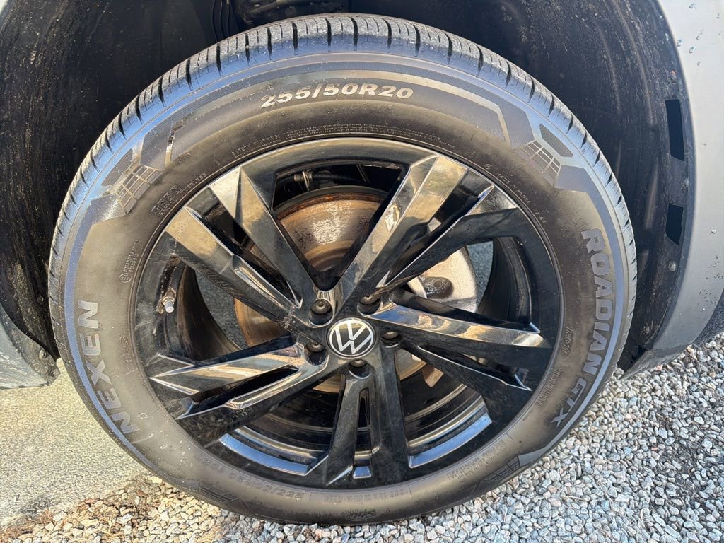 Used 2025 Volkswagen Atlas Cross Sport SEL R-Line image 44