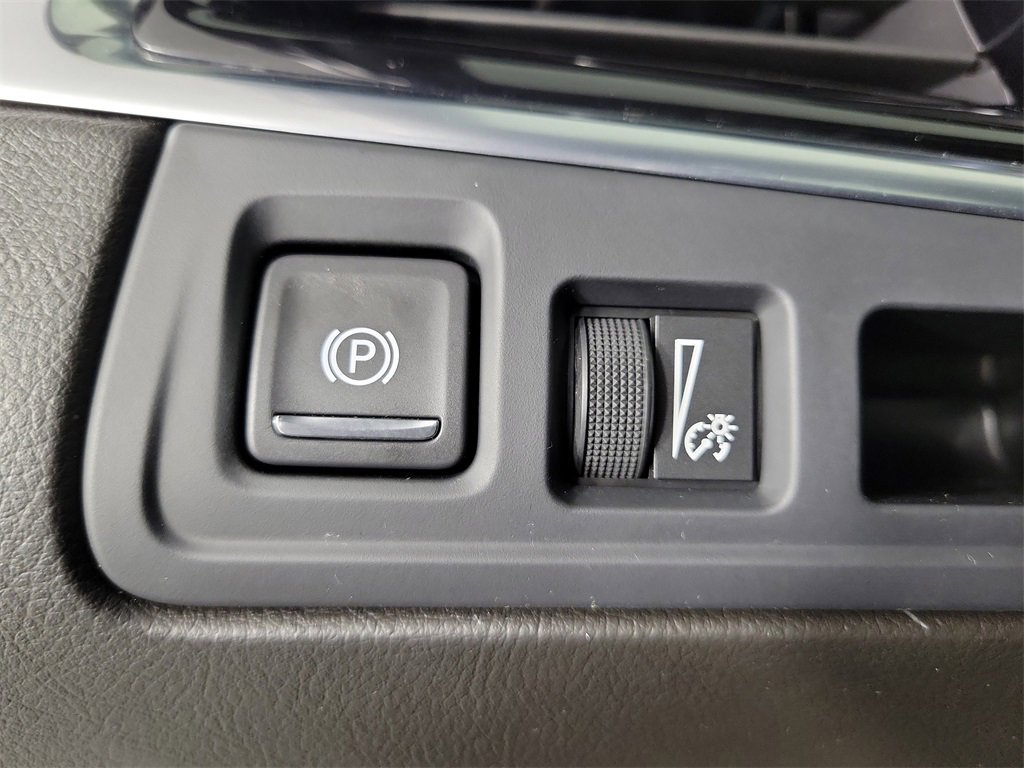 Certified 2023 Cadillac XT6 Premium Luxury image 32