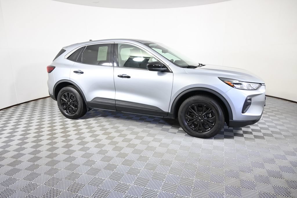 Used 2023 Ford Escape Active w/ Tech Pack #1 AWD/4WD image 8