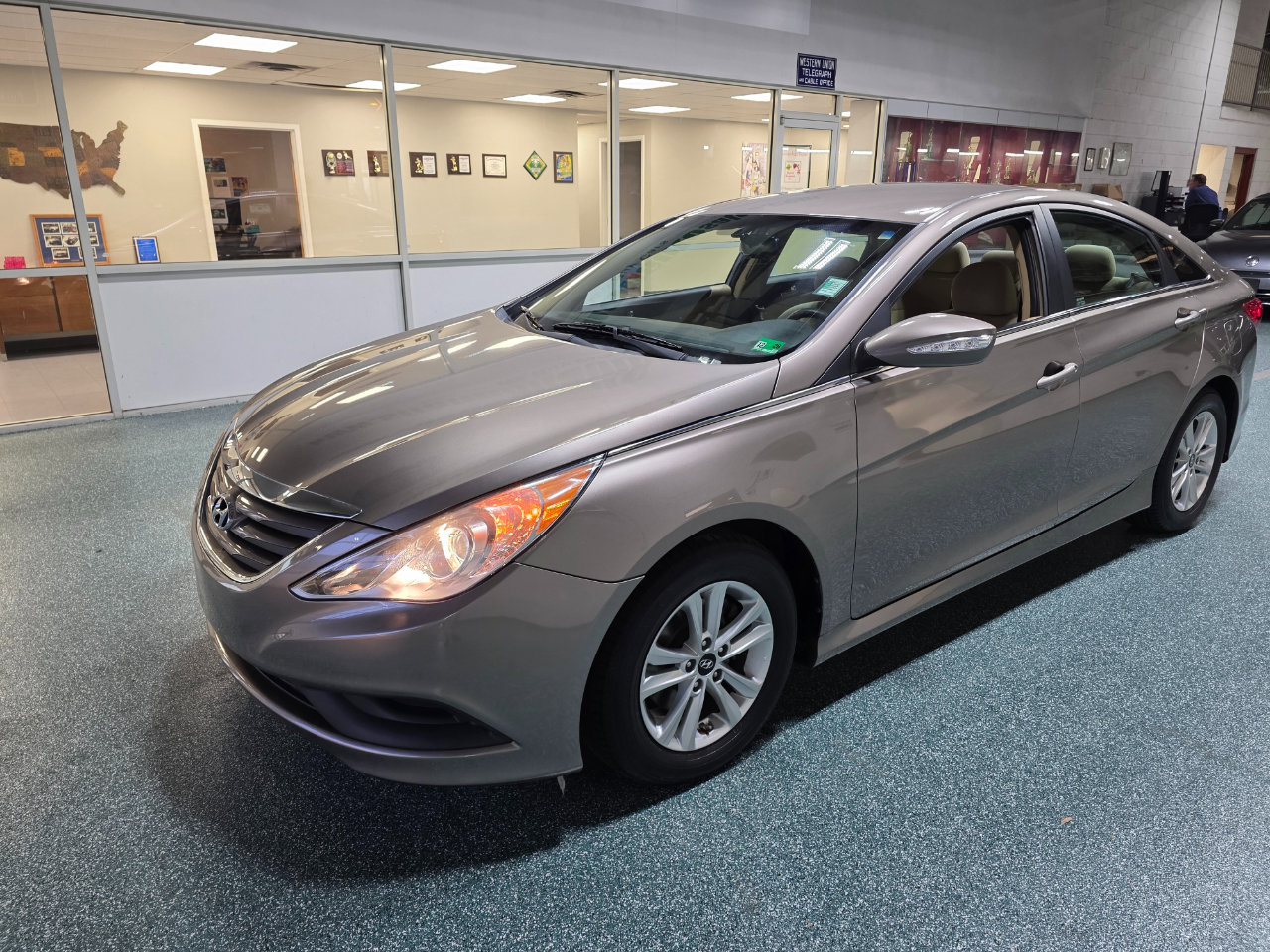 Used 2014 Hyundai Sonata GLS w/ Popular Equipment Group 2 image 2