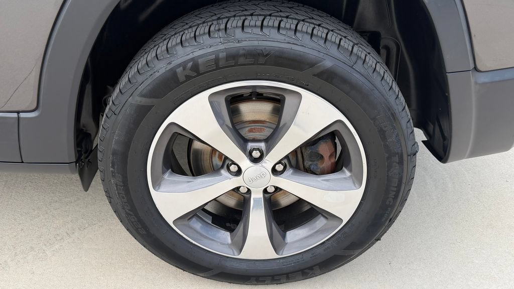 Used 2020 Jeep Cherokee Limited AWD/4WD image 10