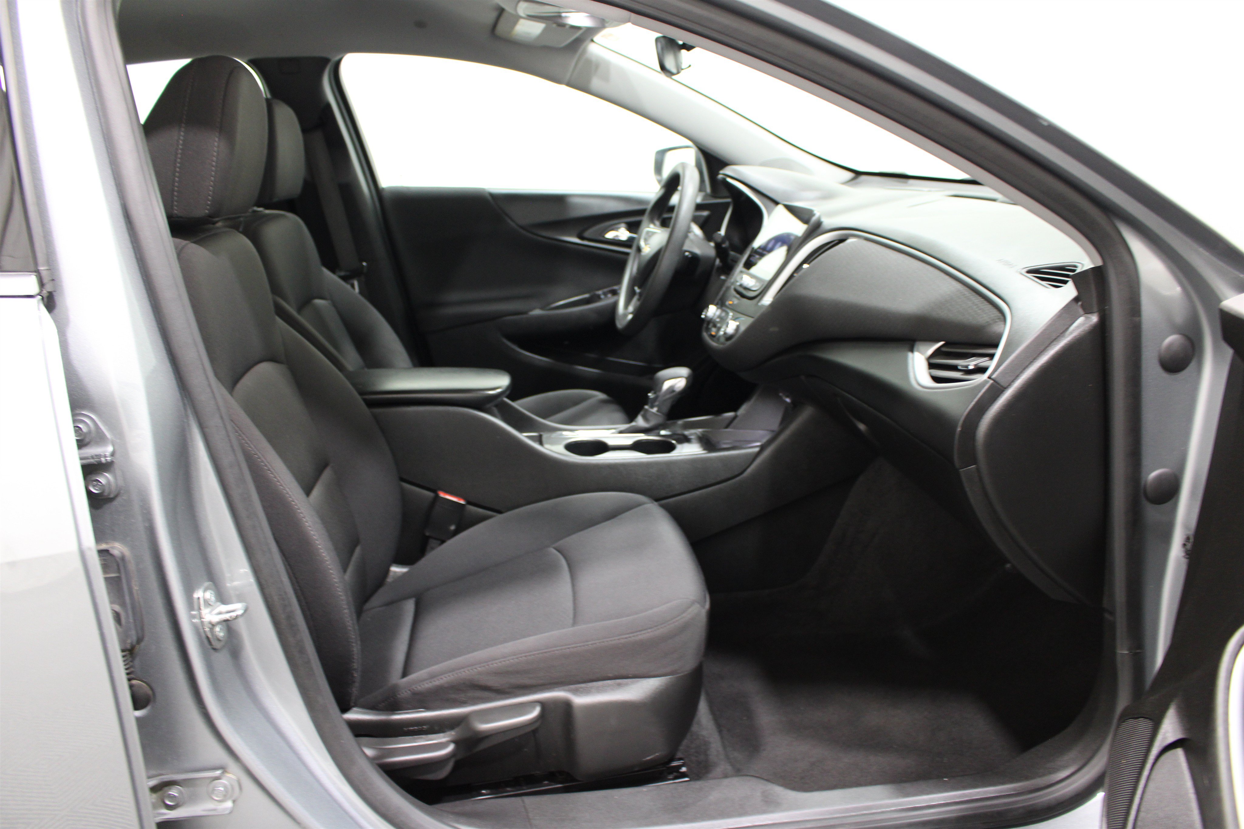 Used 2023 Chevrolet Malibu LS FWD image 24
