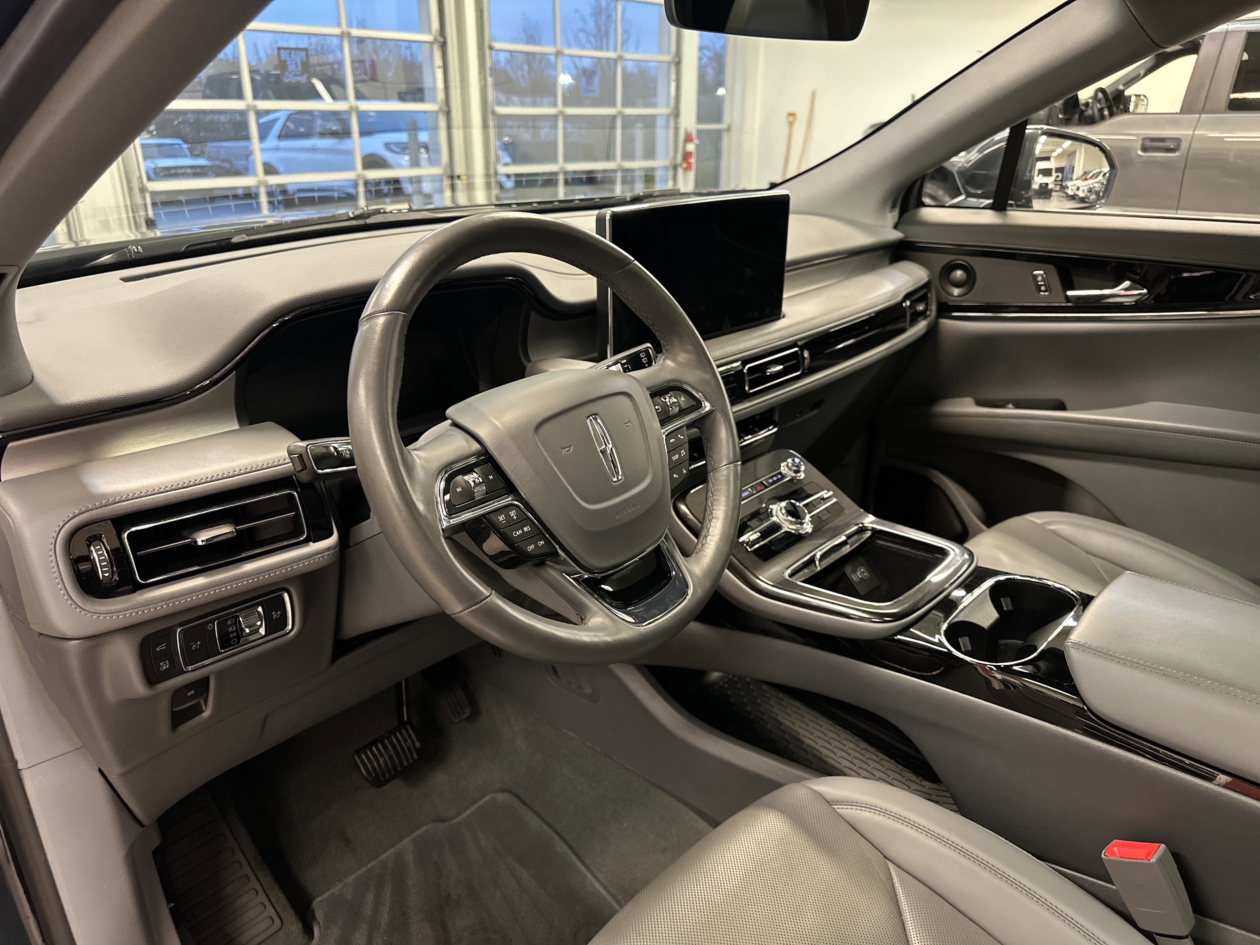 Used 2022 Lincoln Nautilus Reserve w/ Luxury Package image 24