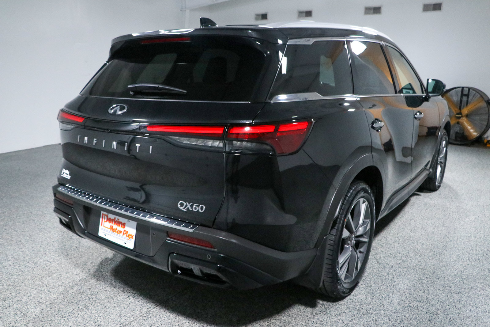 Used 2023 INFINITI QX60 Luxe w/ Cargo Package FWD image 7