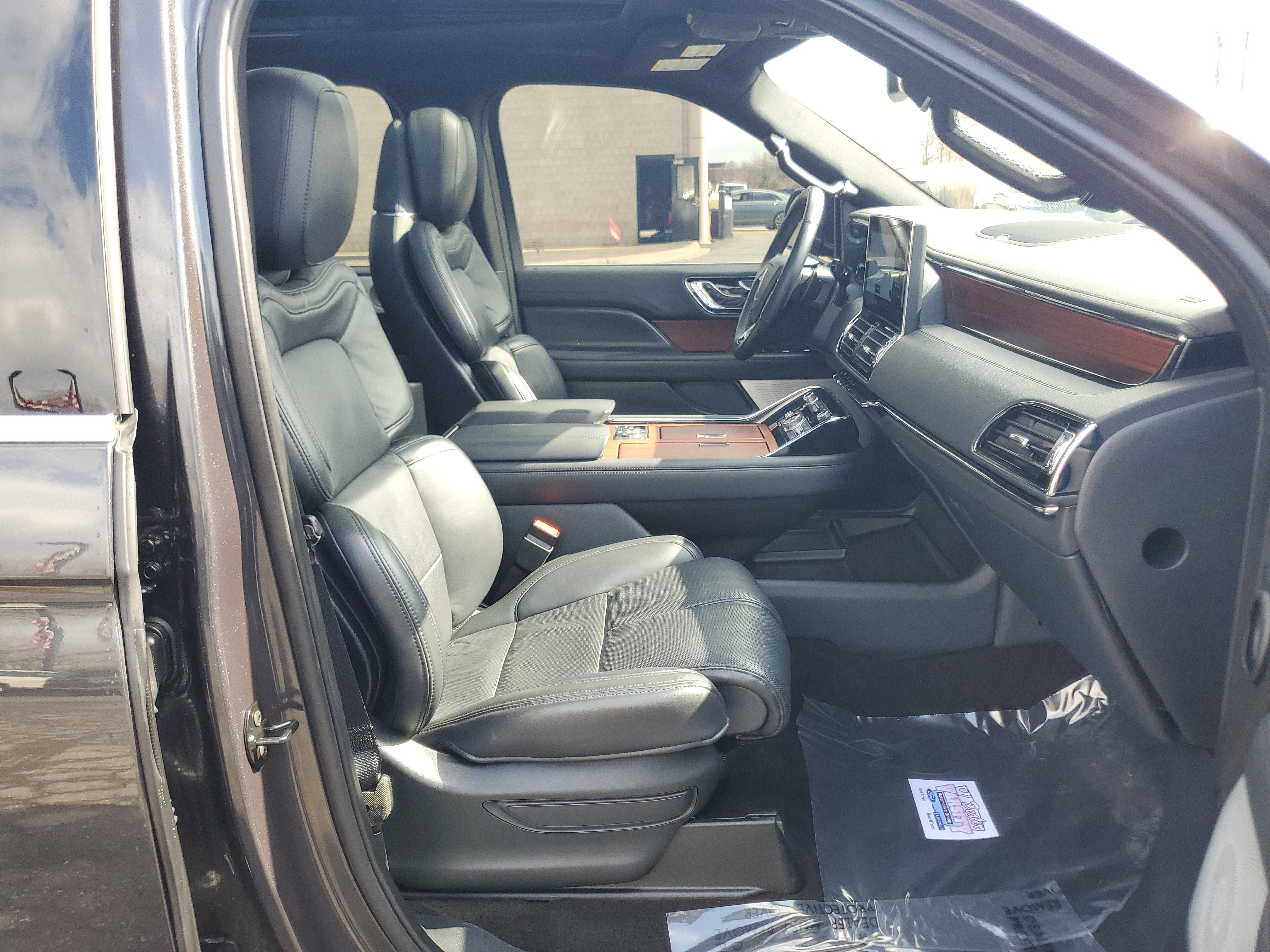 Certified 2023 Lincoln Navigator Reserve AWD/4WD image 9