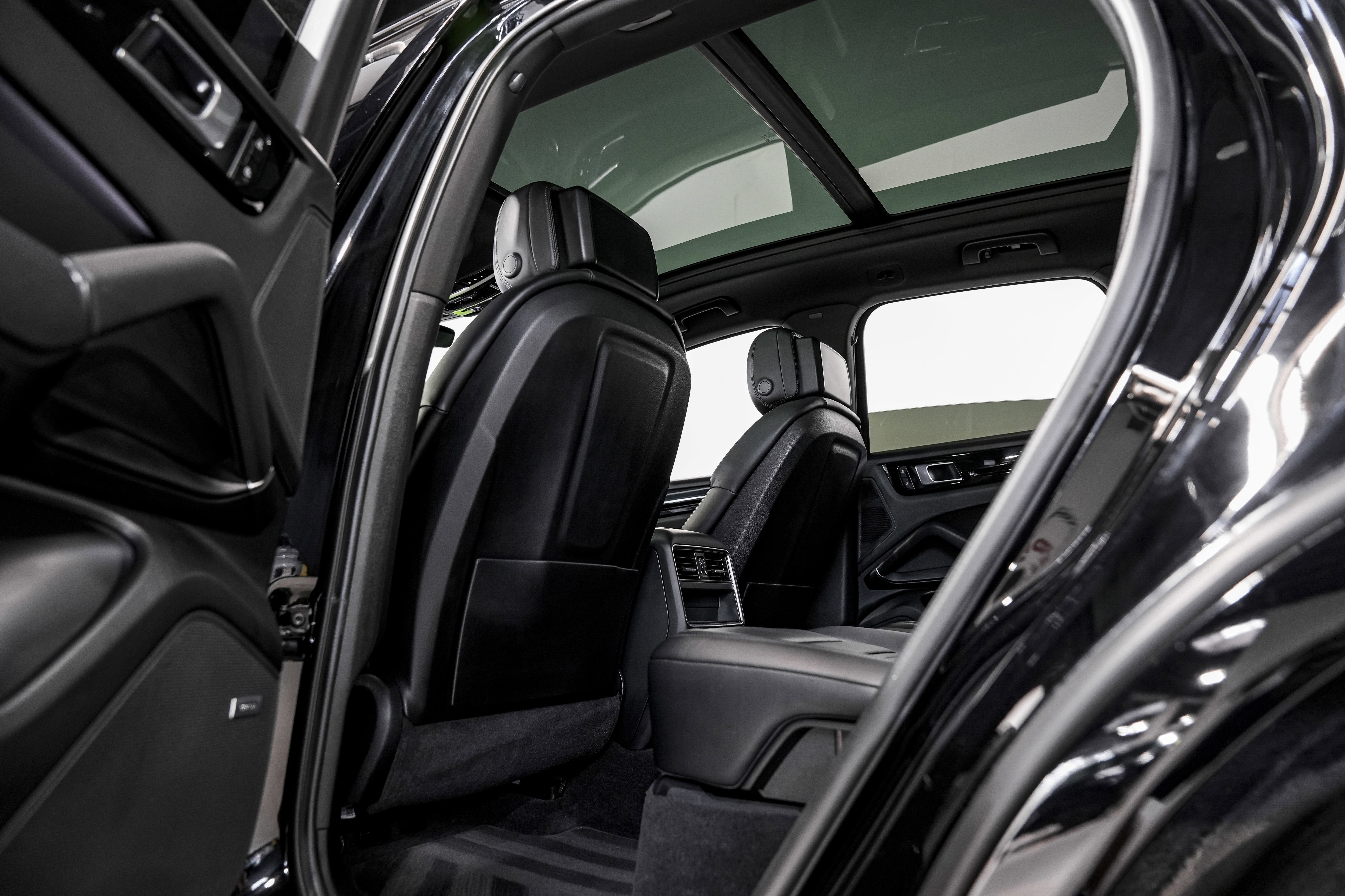 Used 2022 Porsche Cayenne S image 30