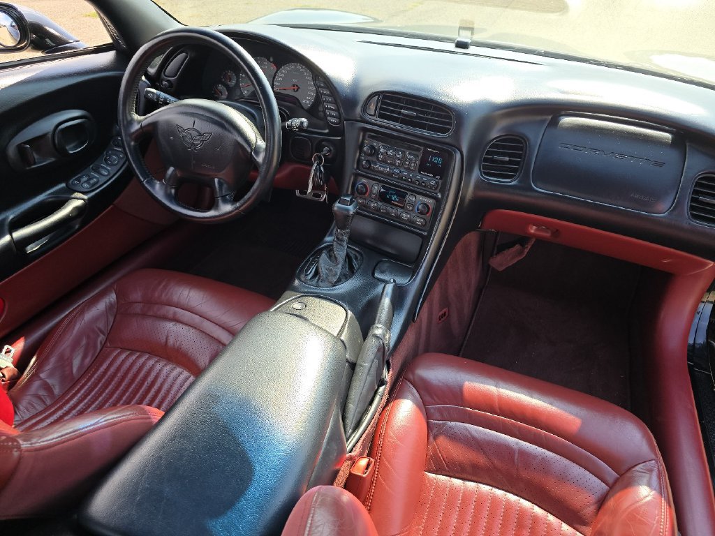 Used 1999 Chevrolet Corvette Coupe w/ Roof Pkg RWD image 23