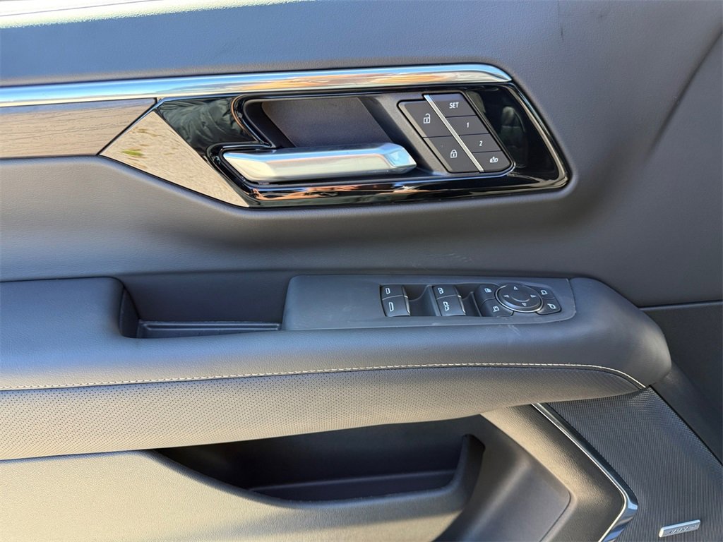 New 2026 Chevrolet Suburban Premier image 11