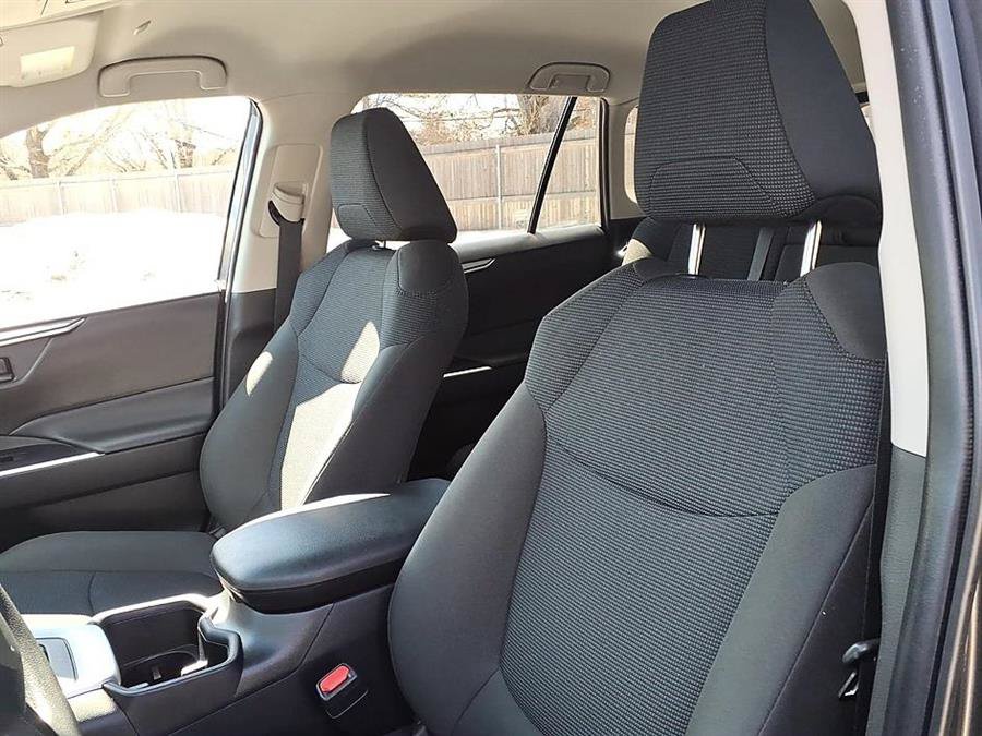 Used 2025 Toyota RAV4 LE AWD/4WD image 17