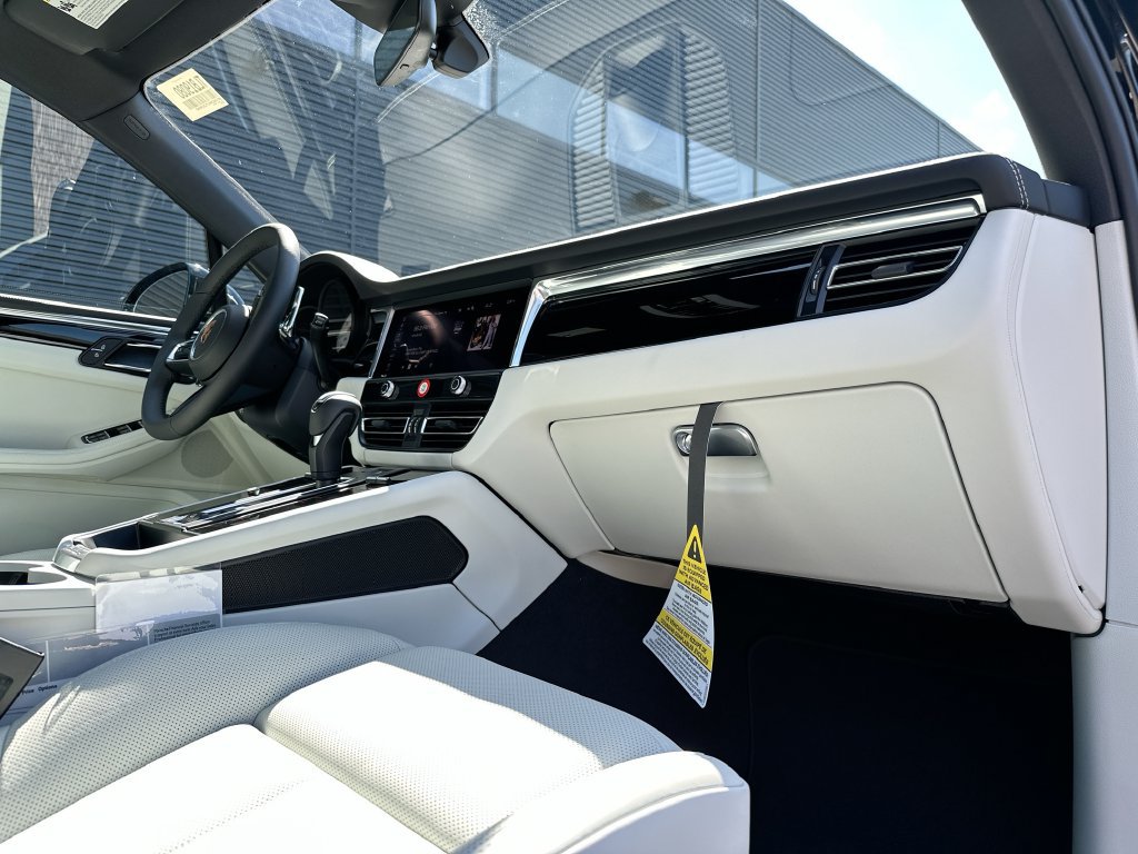 New 2026 Porsche Macan AWD/4WD image 31