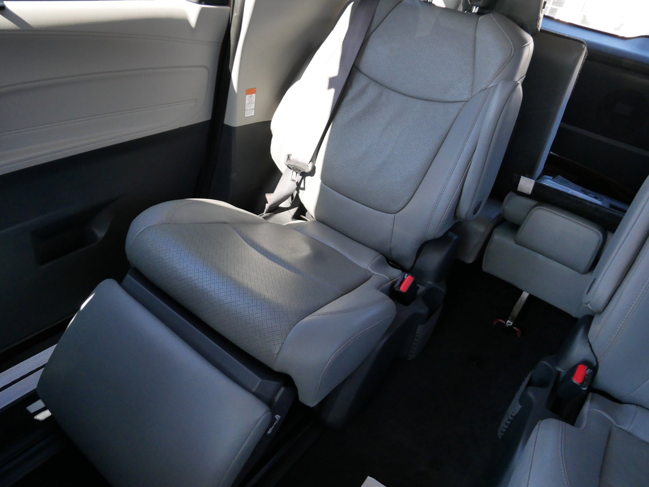 Certified 2023 Toyota Sienna Limited FWD image 12