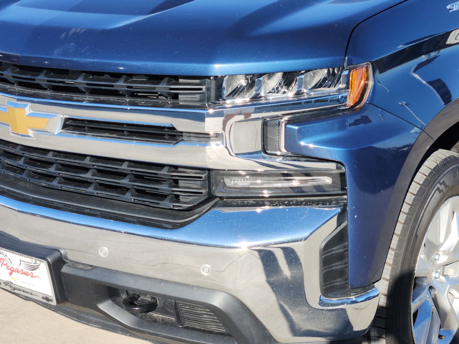 Used 2019 Chevrolet Silverado 1500 LT w/ Texas Edition image 9