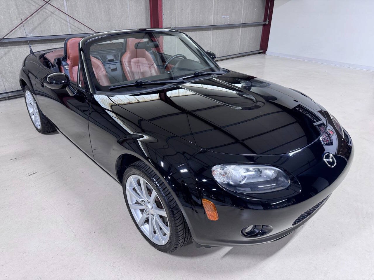 Used 2006 MAZDA MX-5 Miata Grand Touring RWD image 34