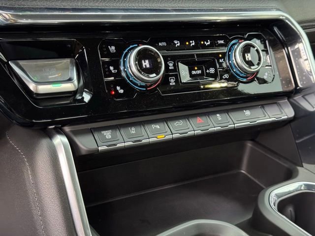 Used 2025 GMC Sierra 3500 Denali w/ Denali Reserve Package image 39