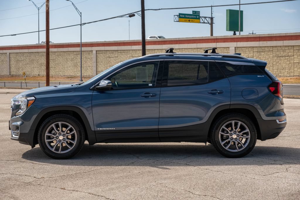 Used 2024 GMC Terrain SLT w/ Infotainment Package II FWD image 5
