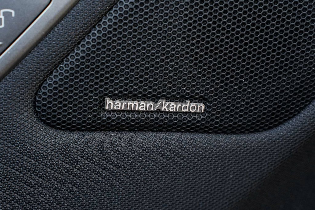 Used 2025 BMW iX xDrive50 w/ Premium Package image 11