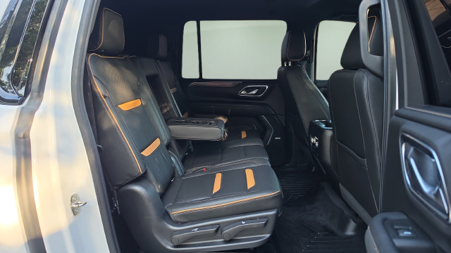 Used 2022 GMC Yukon XL AT4 w/ Technology Package AWD/4WD image 41