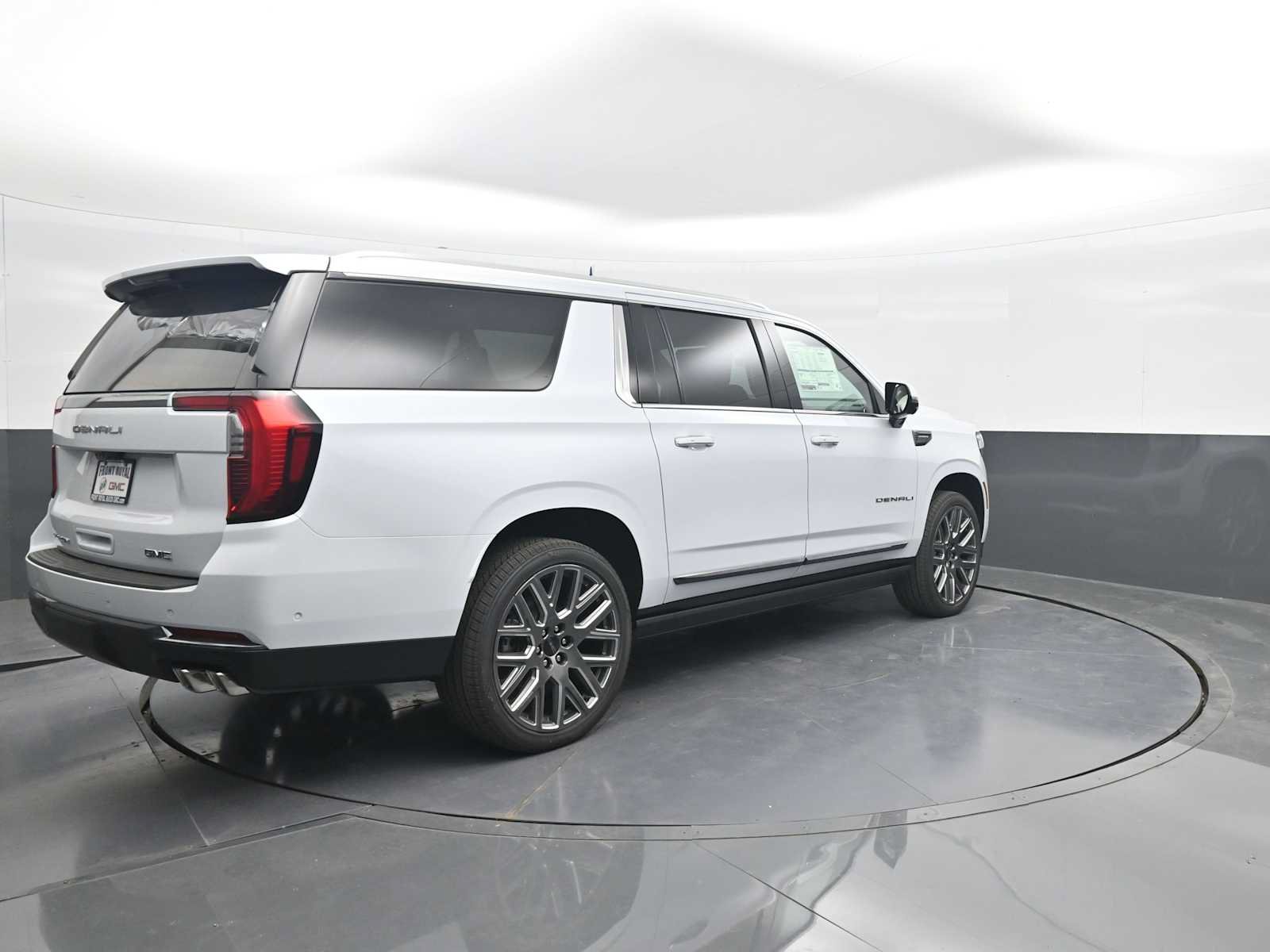 New 2026 GMC Yukon XL Denali Ultimate AWD/4WD image 8