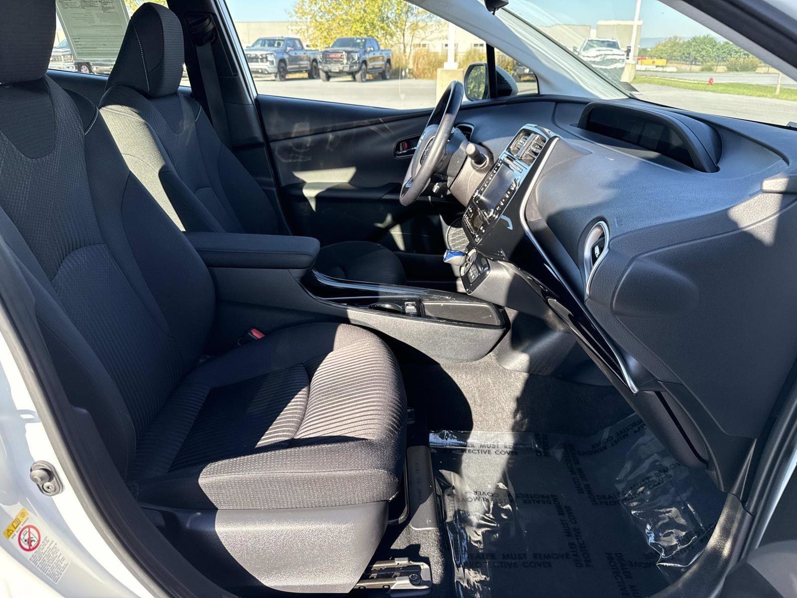 Used 2021 Toyota Prius Prime Limited image 17