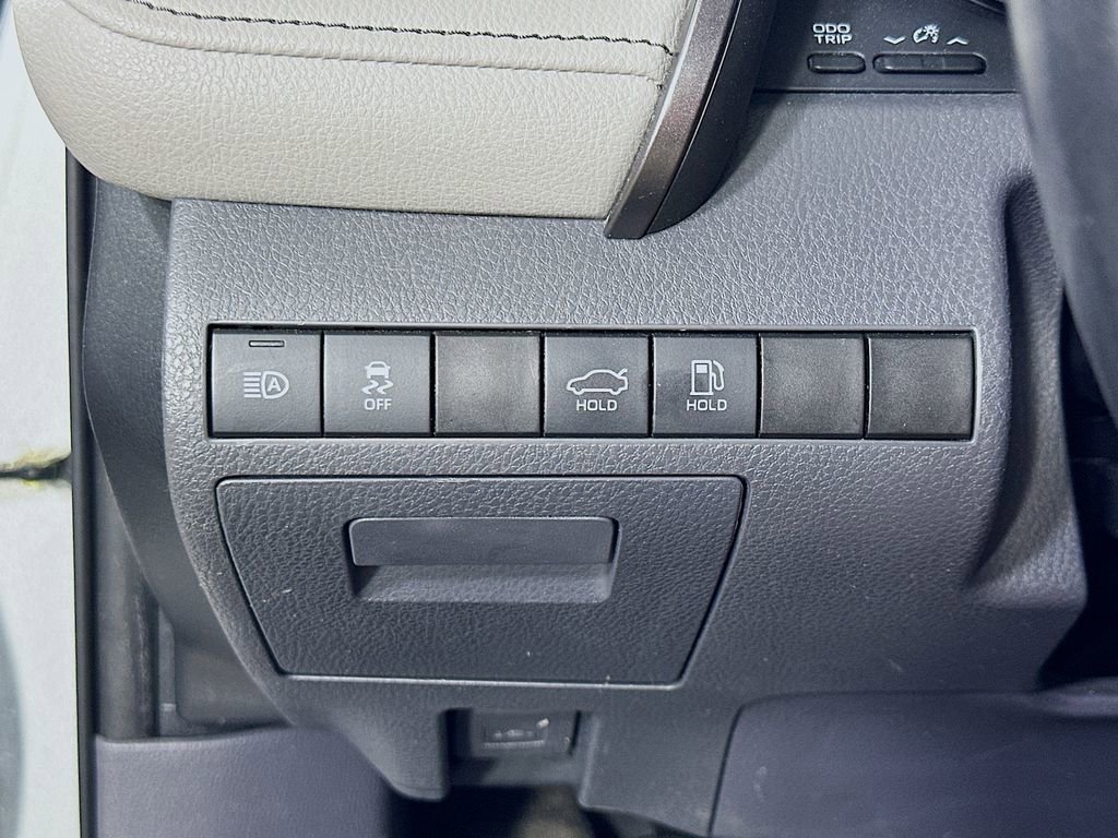 Used 2021 Toyota Camry SE image 18