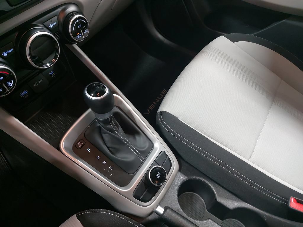 Certified 2024 Hyundai Venue SEL FWD image 24