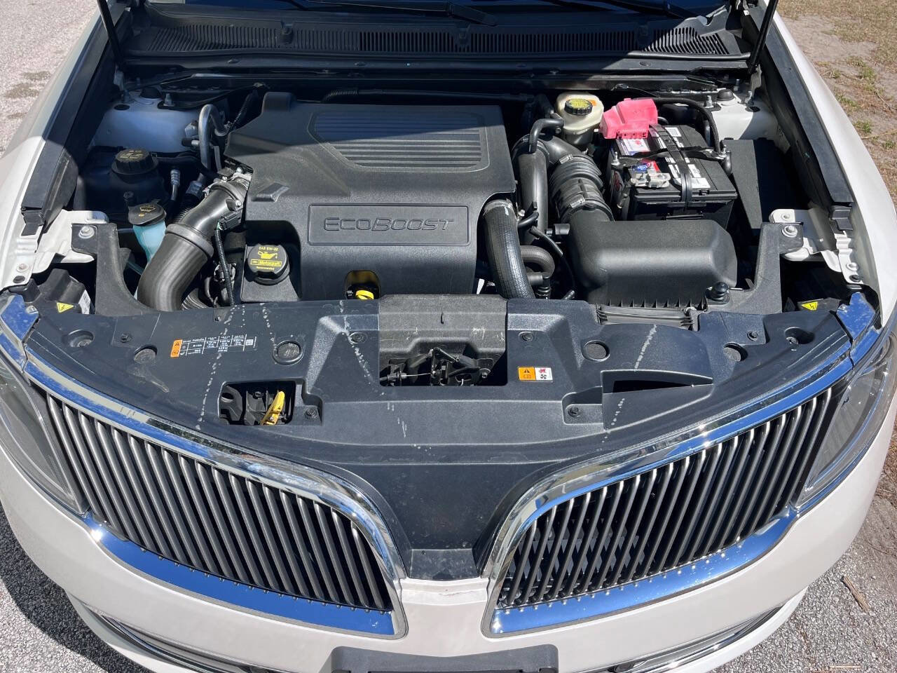 Used 2014 Lincoln MKS AWD w/ Equipment Group 201A image 40