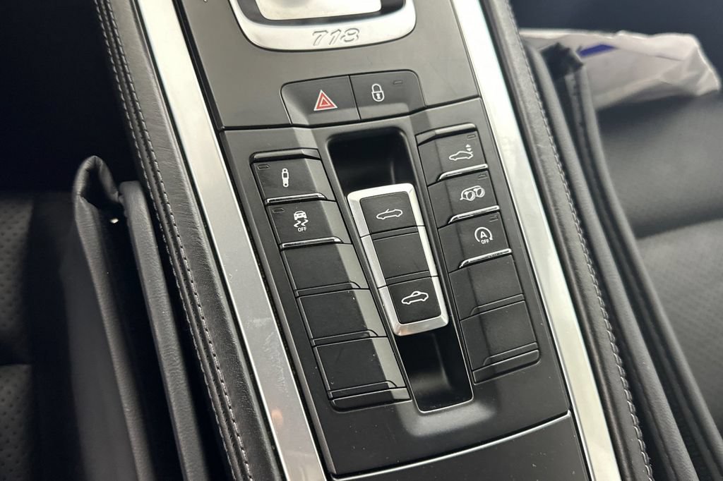 Used 2017 Porsche 718 Boxster RWD image 29