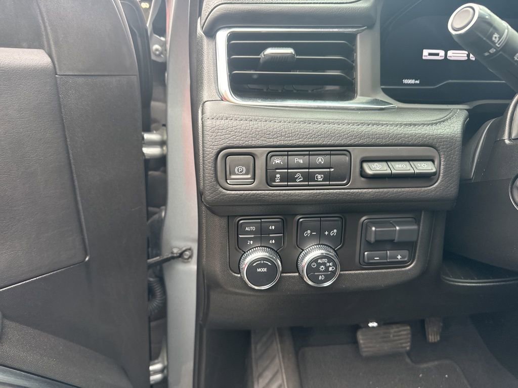 Used 2024 GMC Yukon XL Denali w/ Max Trailering Package image 20