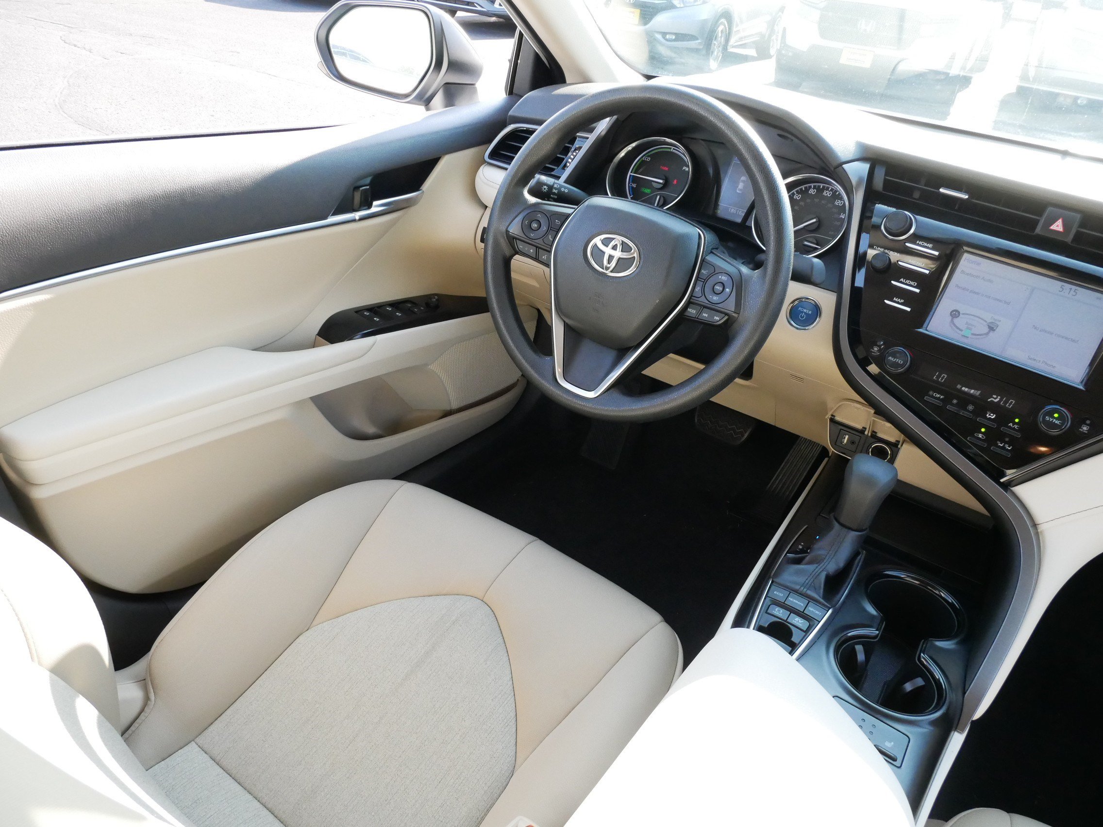 Used 2019 Toyota Camry LE FWD image 9