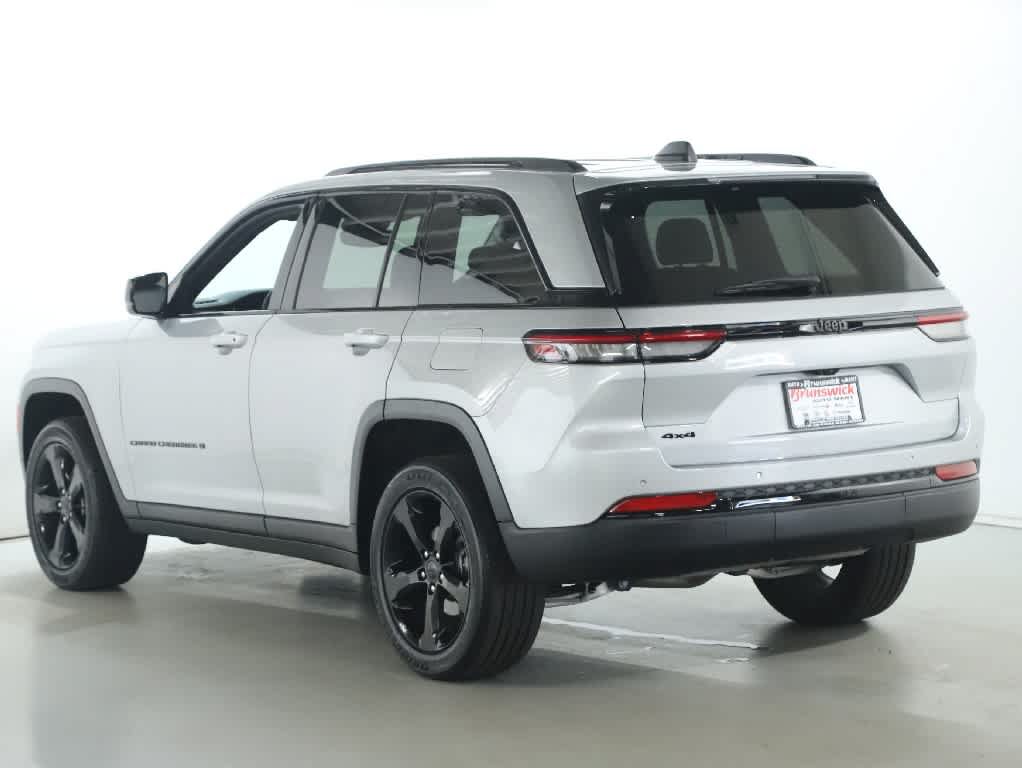 Certified 2024 Jeep Grand Cherokee Altitude AWD/4WD image 39