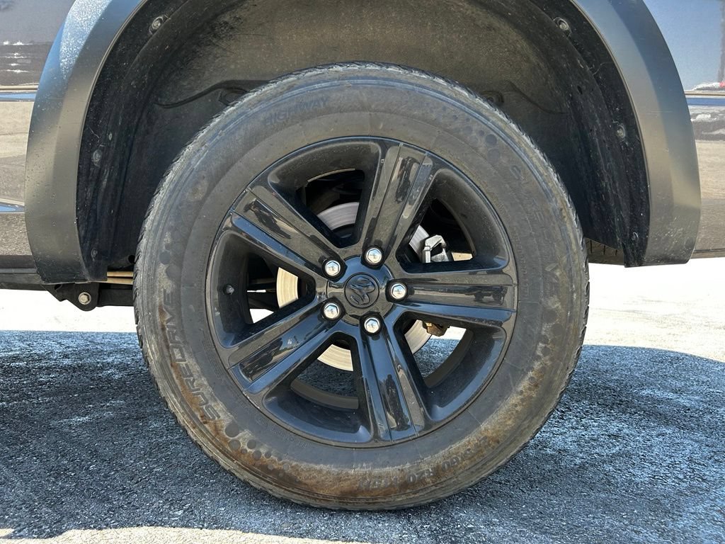 Used 2024 RAM 1500 Warlock AWD/4WD image 3